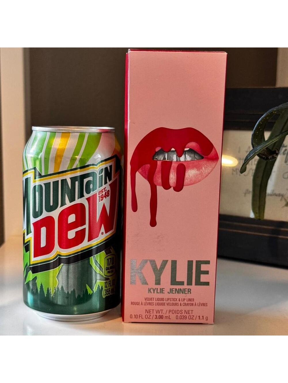 Kylie Cosmetics Red Velvet Liquid Lipstick & Lip Liner Set - New With Tags